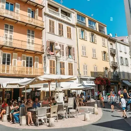 Daire En Plein Coeur Du Vieil Antibes, Vue Sur Place Romantique Antibes