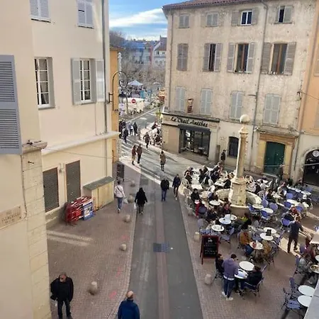 En Plein Coeur Du Vieil Antibes, Vue Sur Place Romantique Lejlighed *