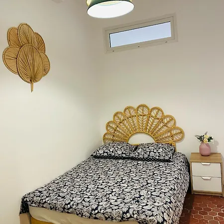 Appartamento En Plein Coeur Du Vieil Antibes, Vue Sur Place Romantique