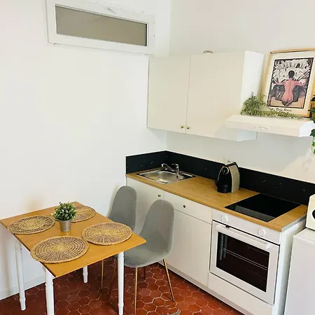 Appartamento En Plein Coeur Du Vieil Antibes, Vue Sur Place Romantique Antibes